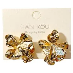 スタッドピアス　ゴールド　フラワー　春　エレガント　【匿名配送】