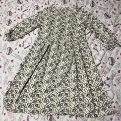 ホコモモラの花柄刺繍 長袖ワンピース