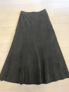デヴィジオDESVISIOワールド　モスグリーンのスエード風 フレアスカート