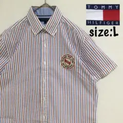 トミーヒルフィガー　半袖シャツ　マルチカラーストライプ　ボタンダウン胸元ワッペン