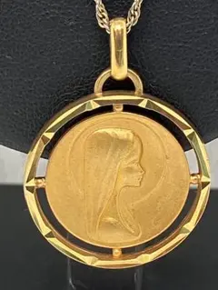 聖母マリアメダルペンダント ロングネックレス　フランス製　18KGP オシャレ