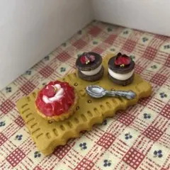 ミニチュアスイーツセット ケーキとカップケーキ