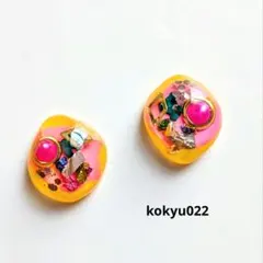 #022 ハンドメイドピアス　イヤリング　レジン　イエロー×ピンク　ぷくりん