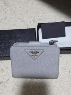PRADA グレー レザー 折り財布