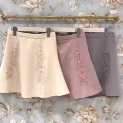 evelyn スカート　淡色　刺繍　フレアスカート　アイボリー