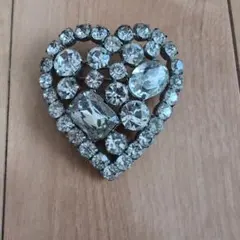 ブローチ　ハート　キラキラ