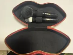 【値下げ中】YSL レッド唇型ポーチノベルティーのサムネイル
