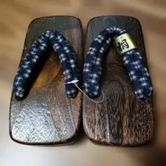 伝統的な木製下駄 チェック柄鼻緒付き　桐製