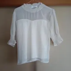 CECIL McBEE ハイネックフリルブラウス オフホワイト　M