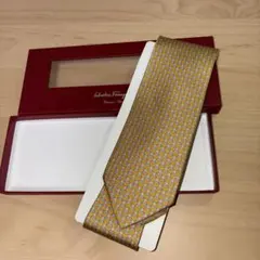未使用品　フェラガモ　Ferragamo ネクタイ　ケース付き