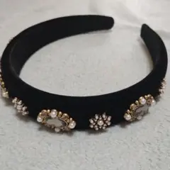 エレガント ブラックベルベット カチューシャ　黒　パール、ビジュー付き