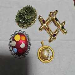カラフルなデザインのブローチセット