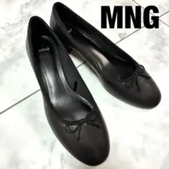 MNG マンゴ 黒 パンプス リボン付き 24.5cmのサムネイル