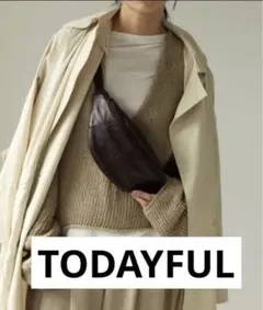 todayful ボディバッグ　レザージップサコッシュ
