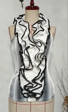 【匿名配送】NARACAMICIE ナラカミーチェフリルノースリーブトップス