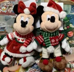 2024年　ディズニークリスマス ミッキー　ミニー　ぬいぐるみバッジ 2点セット