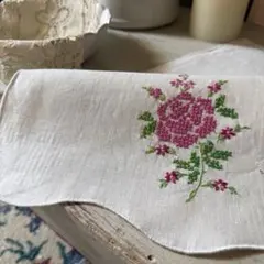 フランスアンティークஐ⋆*シンプル♪薔薇刺繍のクロス
