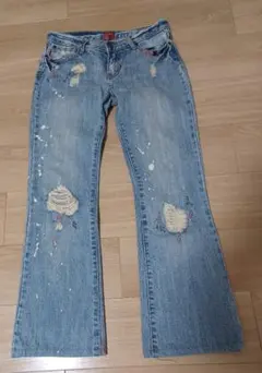 本日限定値下げ　Abercrombie & Fitch ダメージデニム フレアのサムネイル