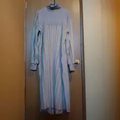 ベージュタートルネック ニットワンピース
