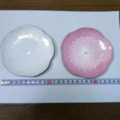 ☆ 小皿 2枚セット 花びら型　ピンクと白