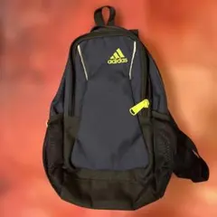 adidas ネイビー　ボディバッグ　小型