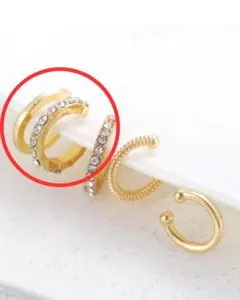 ゴールド イヤーカフ キラキラ　ノンホール　シンプル