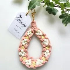 ꕤ マクラメHappyハンドストラップ ꕤ