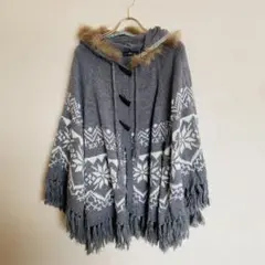 《Mure》ポンチョ　フード付き　ニット　フードのファー取り外し出来ます【M】