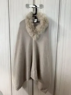 Giovanni ベージュファーポンチョ