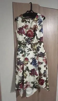 【美品】AIMER エメ ドレス ワンピース 花柄 9号 Mサイズ 紐付のサムネイル