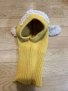 黄色いニット帽 ポンポン付き