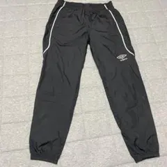 umbro ブラック ピステパンツ ストライプ