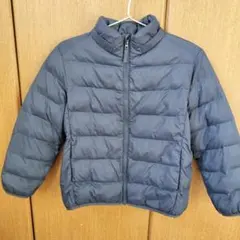 ユニクロ、キッズ ウルトラライトダウンネイビー130 フードつき