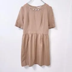 【クミキョク】ビジュー付きワンピース ピンクベージュ 半袖 2 キレイめ