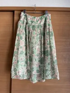 Sサイズ 花柄 フレアスカート ひざ丈　アーティショのサムネイル