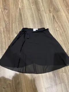 数回着用のみ　黒 巻きスカート Mサイズ