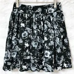 レディメイド 花柄 フレア ミニスカート モノトーン フェミニン 華やかのサムネイル