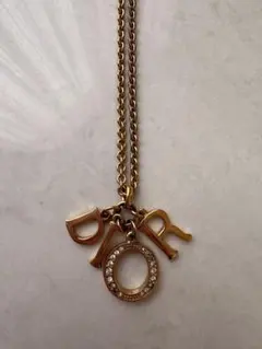 Dior ロゴチャームネックレス　ゴールド