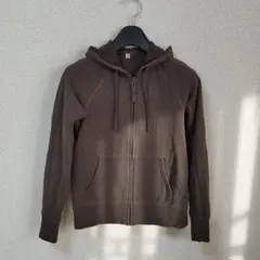 ユニクロ 長袖カーキ色パーカー