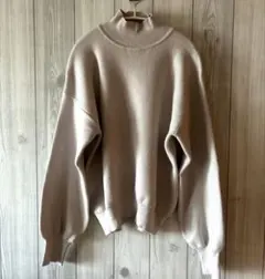 GU ハイネック グレーベージュ ニット