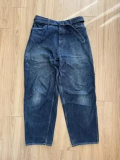 comoli ベルテッドデニムパンツ 2