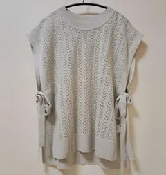 美品 脇リボンニットベスト ライトベージュ
