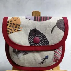 ＜濃赤＞ハンドメイド　猫　カラフル　ポケット付小物ポーチ　【４５９】