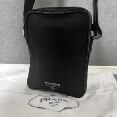 PRADA プラダ　ショルダーバッグ　ポシェット　クロスボディ　ブラック　黒のサムネイル