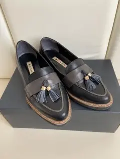 【値下げしました】美品 DIANA タッセル付き ローファー