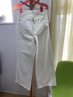 アングリッドホワイト ワイドレッグデニム　切りっぱなし