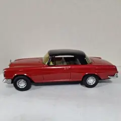Mercedes-Benz ミニカー レッド ブラック250SE、長さ32cmのサムネイル