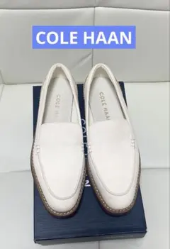 新品同様✨COLE HAAN コールハーン フラットシューズ ホワイト 5B 