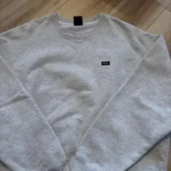 HUF クルーネック スウェット グレー Lのサムネイル