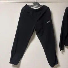 シンプルでスタイリッシュなブラックのCalvin Klein スウェットパンツ